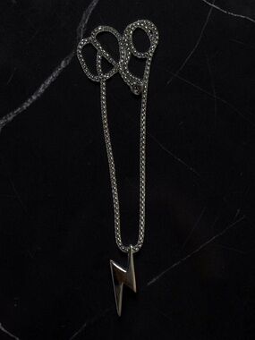 🫶🏻 Silver Lightning Bolt Pendant Necklace